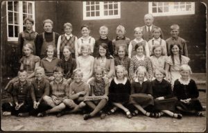 Klemensker vestre skole 1934. Anna Margrethe nr.2 i første række